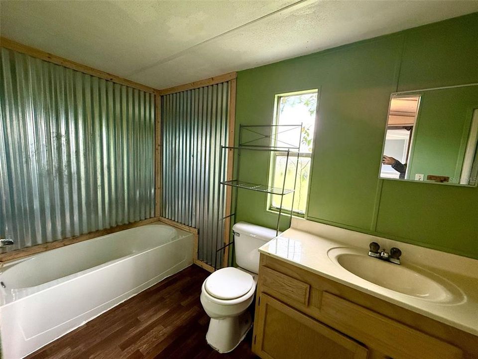 En Venta: $240,000 (4 camas, 2 baños, 924 Pies cuadrados)