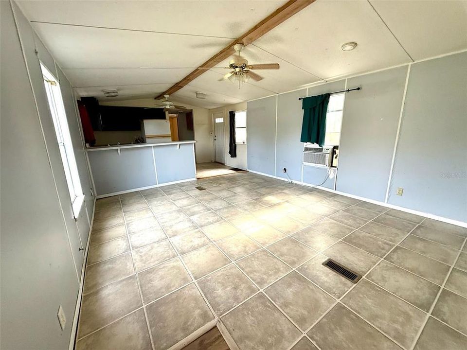 En Venta: $240,000 (4 camas, 2 baños, 924 Pies cuadrados)