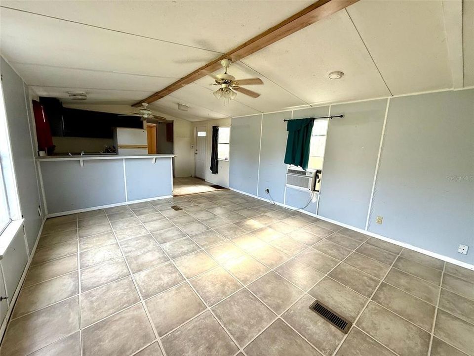 En Venta: $240,000 (4 camas, 2 baños, 924 Pies cuadrados)