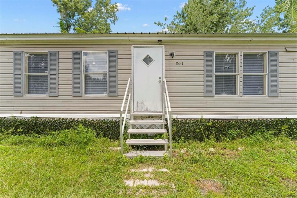 На продажу: $250,000 (4 спален, 2 ванн, 1296 Квадратных фут)