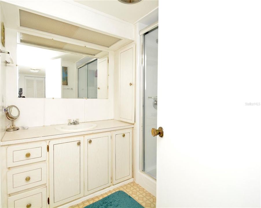 Active With Contract: $120,000 (1 beds, 1 baths, 552 Square Feet)