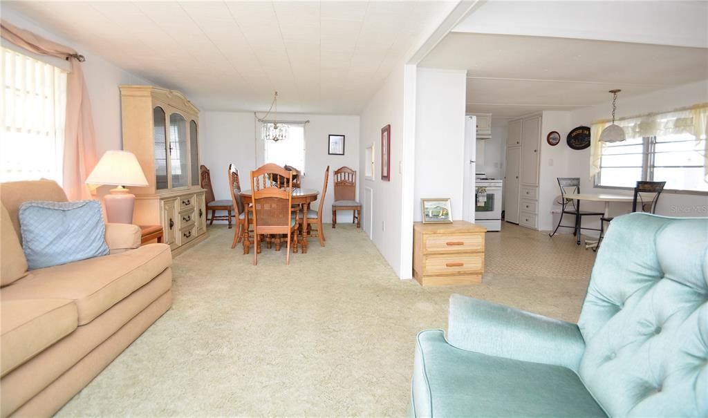 Active With Contract: $120,000 (1 beds, 1 baths, 552 Square Feet)