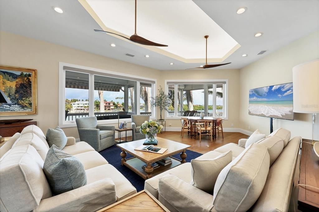 На продажу: $4,185,000 (4 спален, 4 ванн, 4537 Квадратных фут)