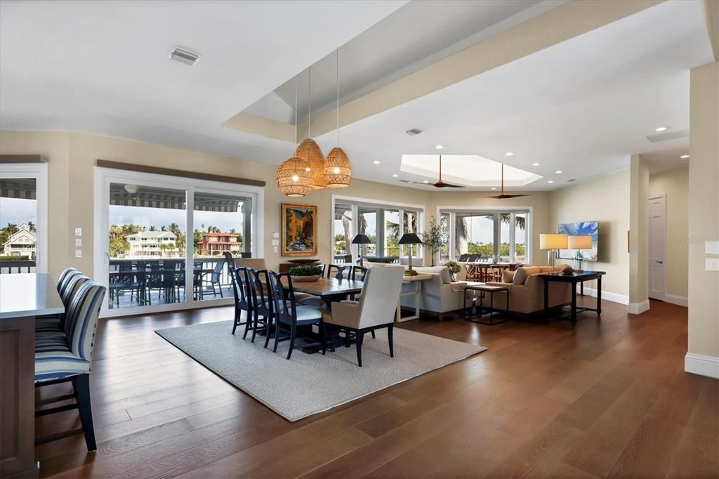 На продажу: $4,185,000 (4 спален, 4 ванн, 4537 Квадратных фут)