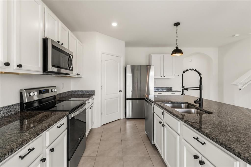 待售: $439,900 (5 贝兹, 3 浴室, 2626 平方英尺)