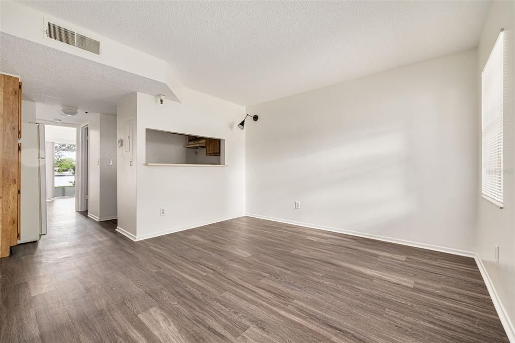 合同活跃: $79,000 (1 贝兹, 1 浴室, 504 平方英尺)