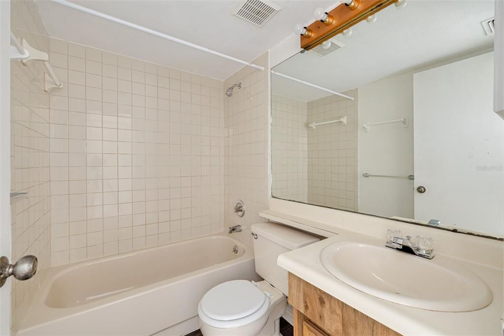 合同活跃: $79,000 (1 贝兹, 1 浴室, 504 平方英尺)