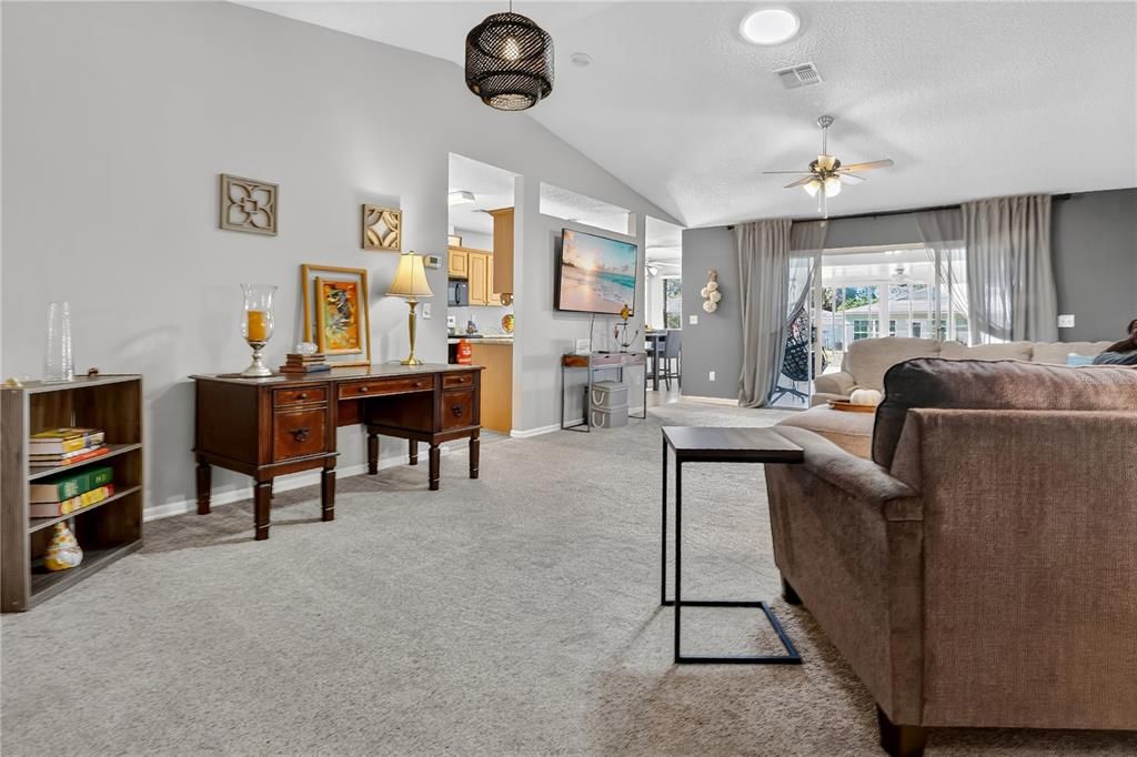 На продажу: $245,000 (3 спален, 2 ванн, 1685 Квадратных фут)