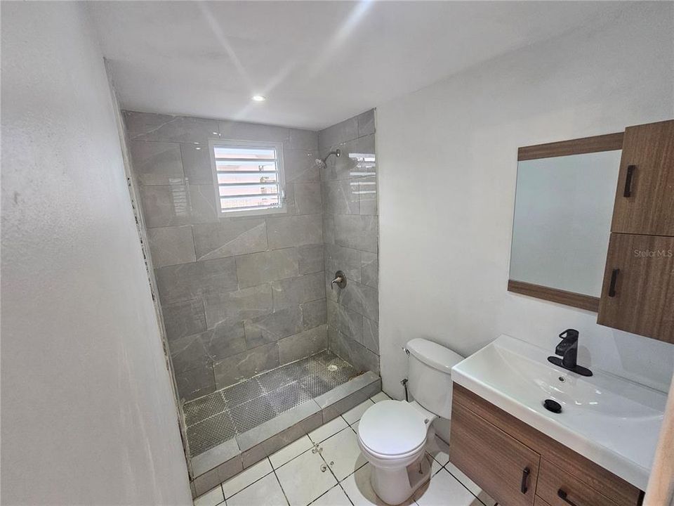 В аренду: $1,100 (3 спален, 1 ванн, 900 Квадратных фут)