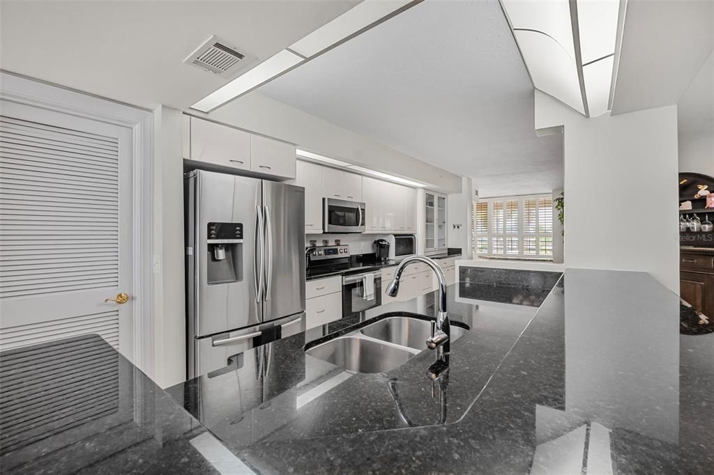 待售: $650,000 (3 贝兹, 3 浴室, 2290 平方英尺)