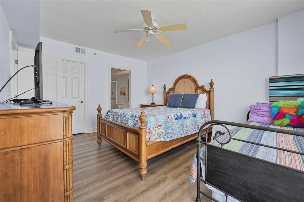 待售: $650,000 (3 贝兹, 3 浴室, 2290 平方英尺)