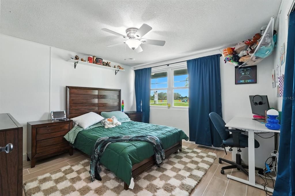 待售: $360,000 (5 贝兹, 2 浴室, 1608 平方英尺)