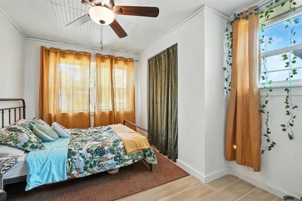 待售: $360,000 (5 贝兹, 2 浴室, 1608 平方英尺)