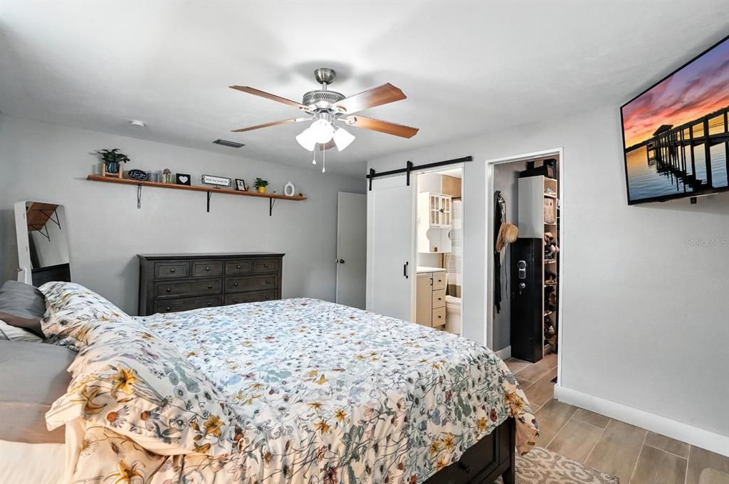 待售: $360,000 (5 贝兹, 2 浴室, 1608 平方英尺)