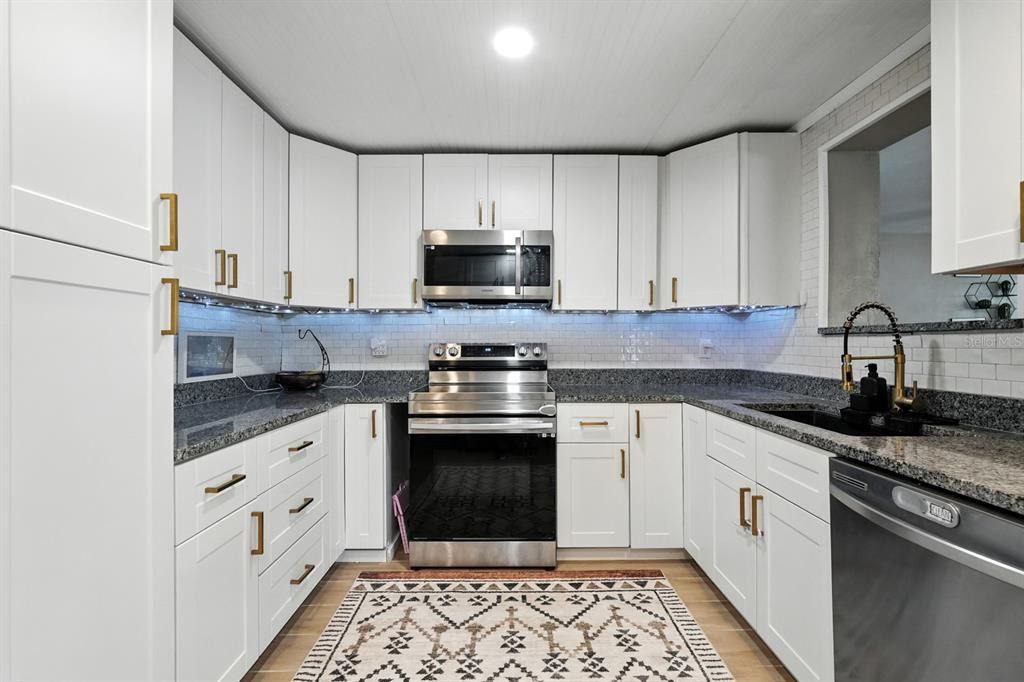 待售: $360,000 (5 贝兹, 2 浴室, 1608 平方英尺)