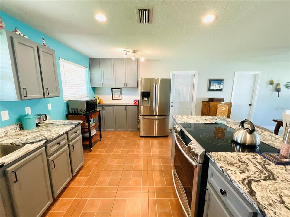 待售: $545,500 (3 贝兹, 2 浴室, 1407 平方英尺)