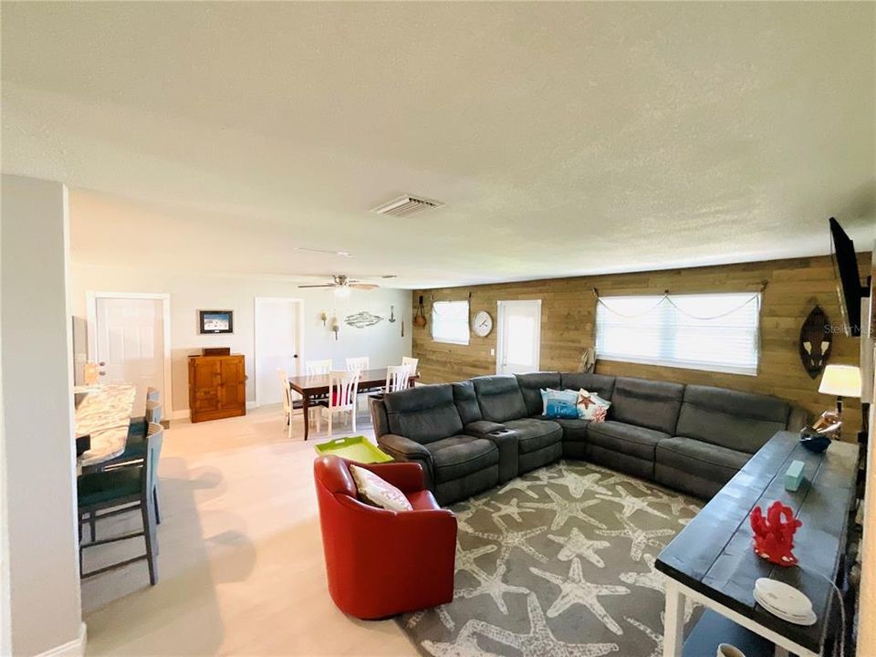 待售: $545,500 (3 贝兹, 2 浴室, 1407 平方英尺)