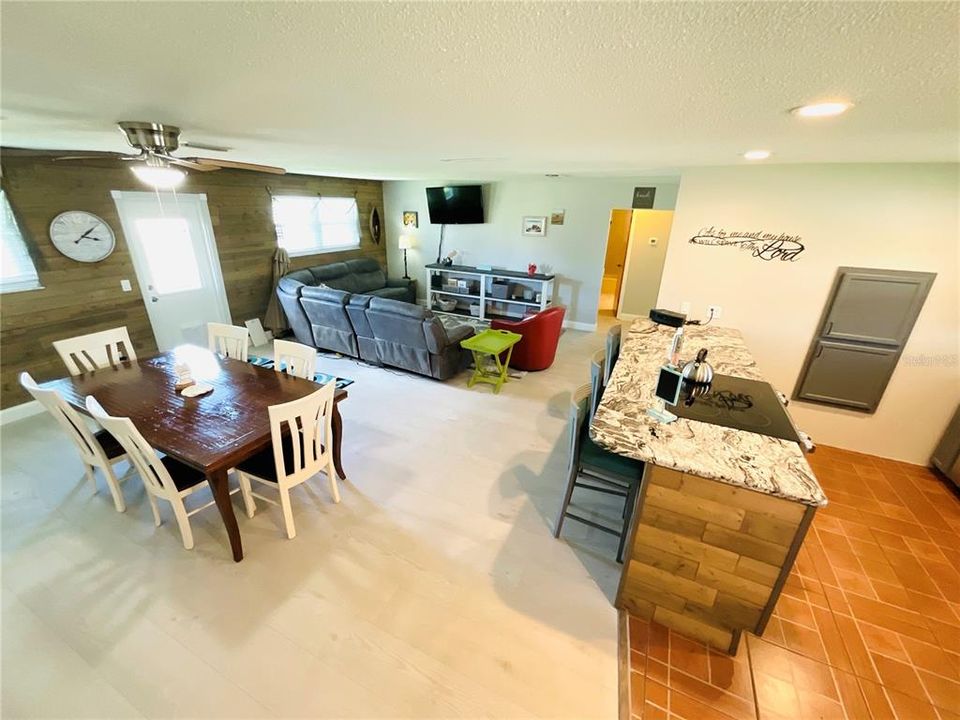 待售: $545,500 (3 贝兹, 2 浴室, 1407 平方英尺)