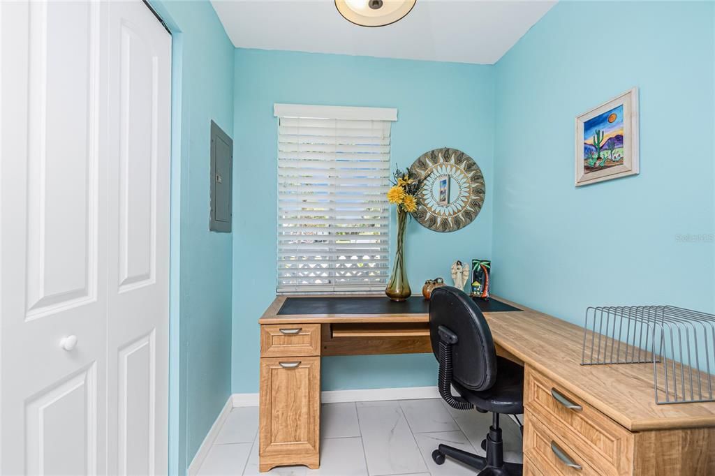 For Sale: $185,000 (2 beds, 2 baths, 1092 Square Feet)