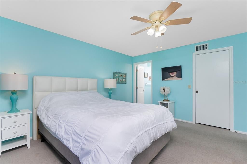 For Sale: $185,000 (2 beds, 2 baths, 1092 Square Feet)