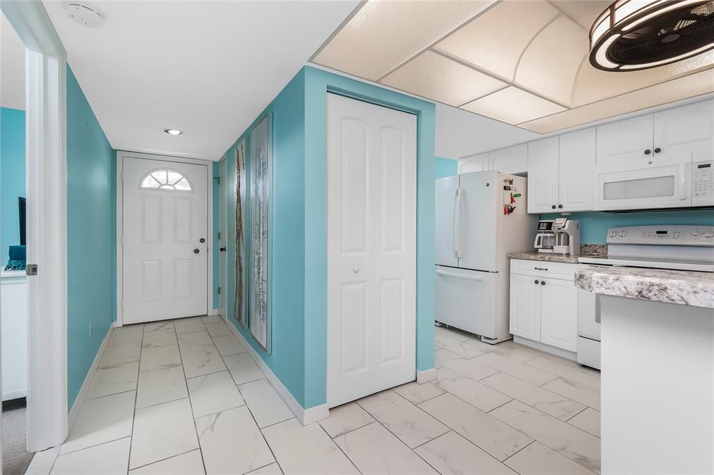 For Sale: $185,000 (2 beds, 2 baths, 1092 Square Feet)