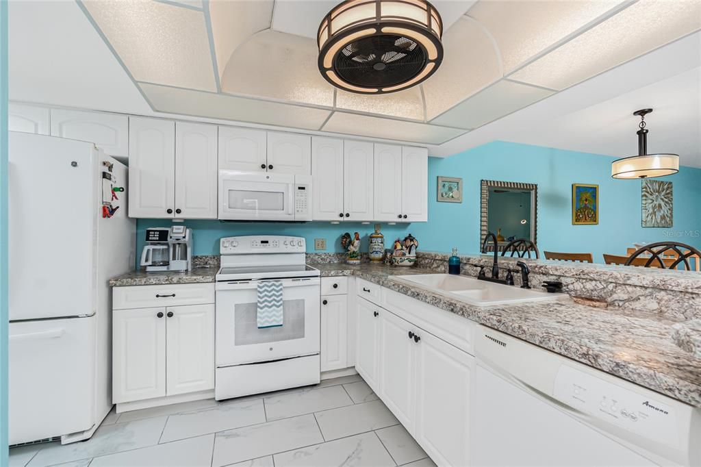 For Sale: $185,000 (2 beds, 2 baths, 1092 Square Feet)