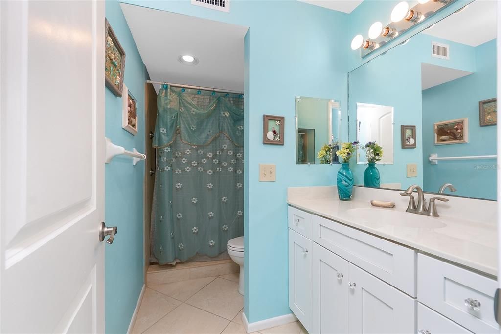 For Sale: $185,000 (2 beds, 2 baths, 1092 Square Feet)