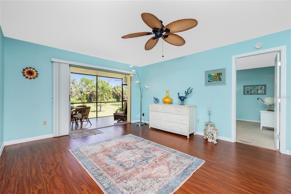 For Sale: $185,000 (2 beds, 2 baths, 1092 Square Feet)