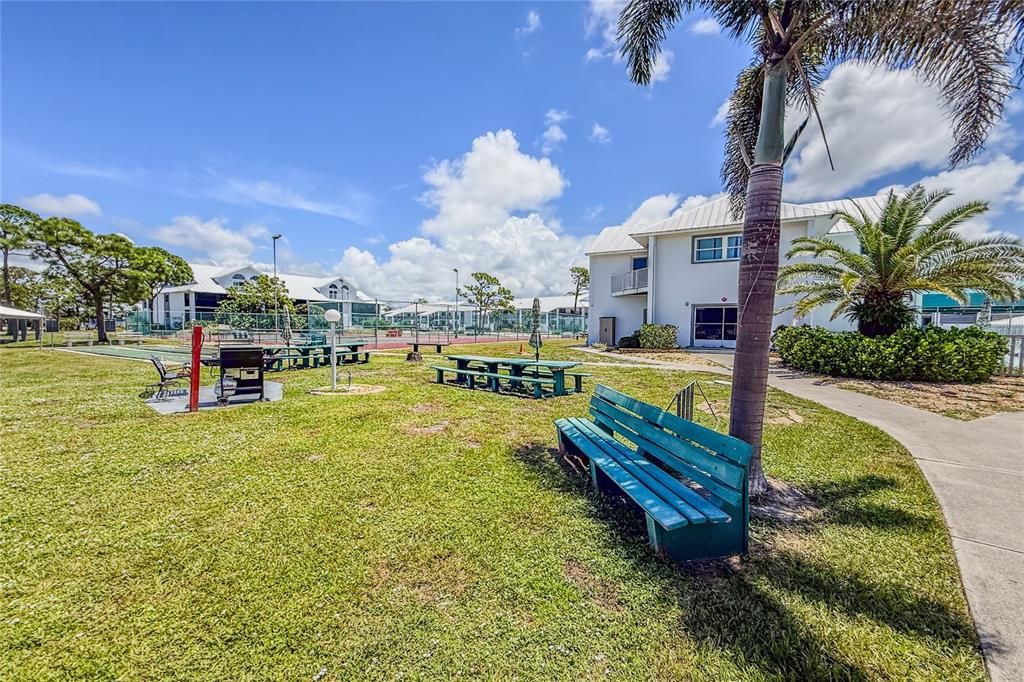 For Sale: $185,000 (2 beds, 2 baths, 1092 Square Feet)