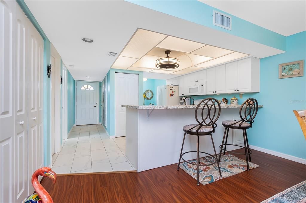 For Sale: $185,000 (2 beds, 2 baths, 1092 Square Feet)