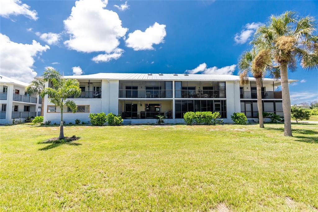 For Sale: $185,000 (2 beds, 2 baths, 1092 Square Feet)