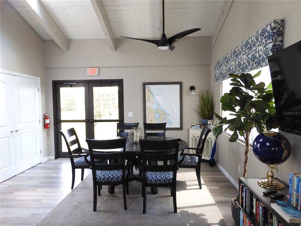 For Sale: $450,000 (2 beds, 2 baths, 1158 Square Feet)