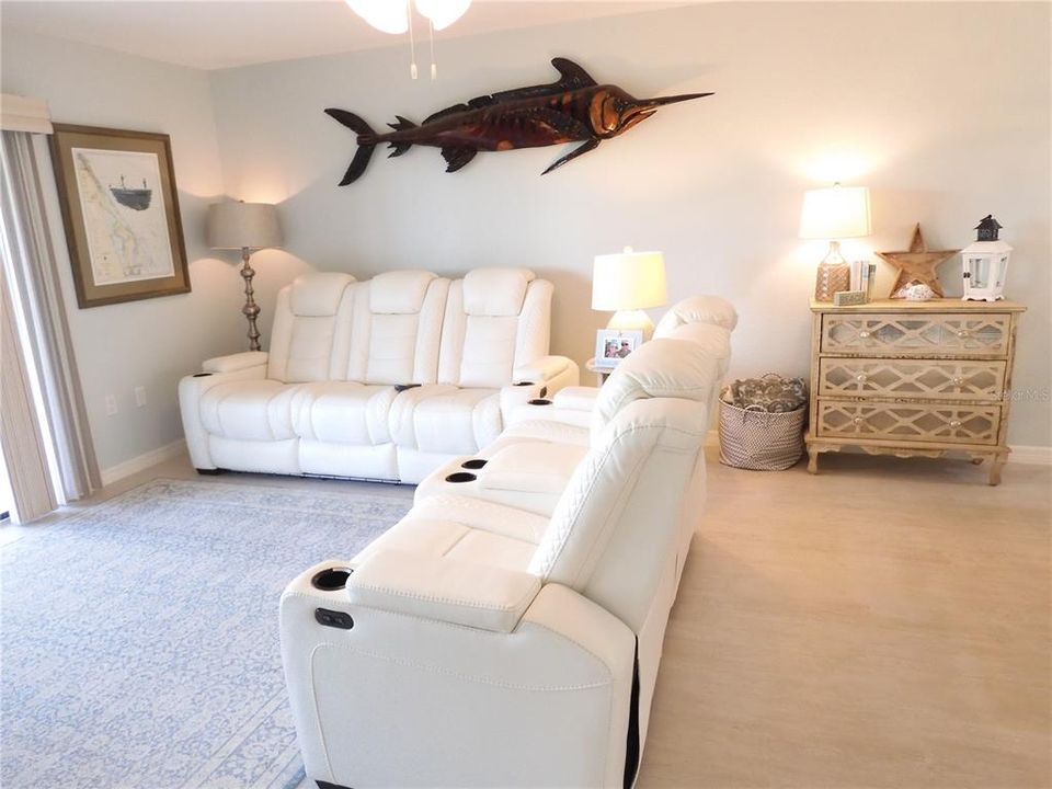 For Sale: $450,000 (2 beds, 2 baths, 1158 Square Feet)