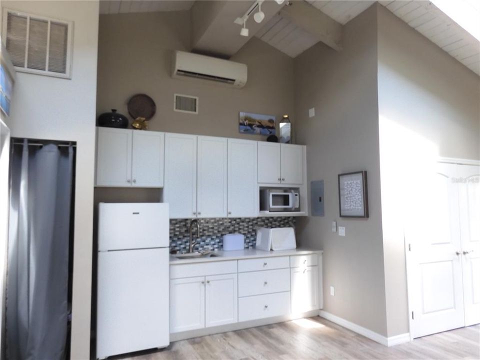 For Sale: $450,000 (2 beds, 2 baths, 1158 Square Feet)
