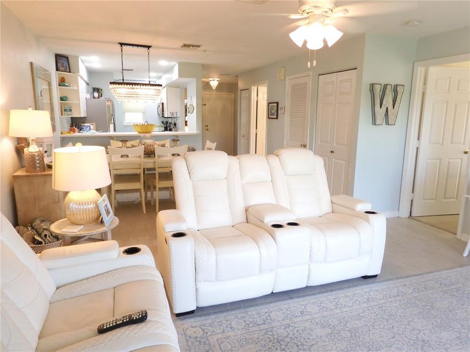 For Sale: $450,000 (2 beds, 2 baths, 1158 Square Feet)