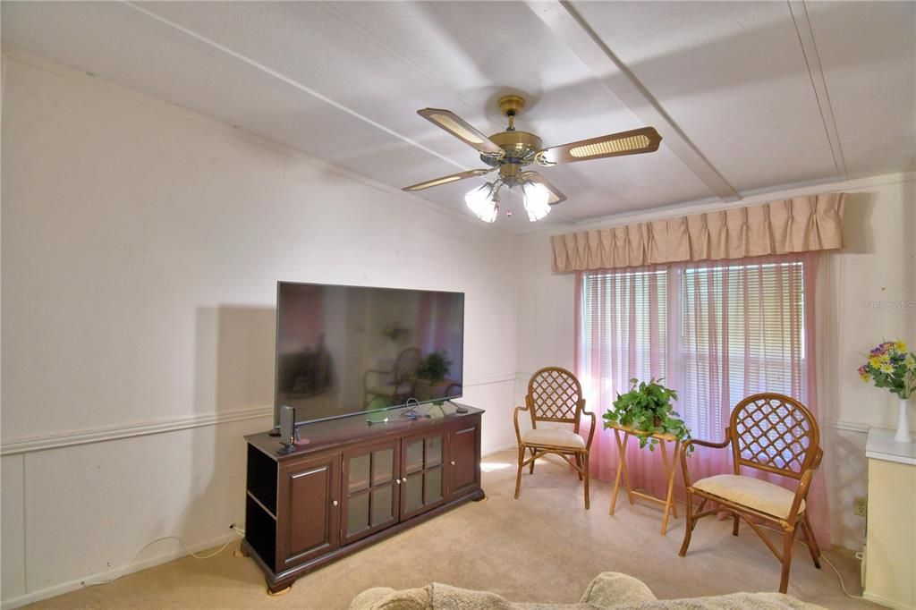 Под контрактом: $169,900 (3 спален, 2 ванн, 1456 Квадратных фут)