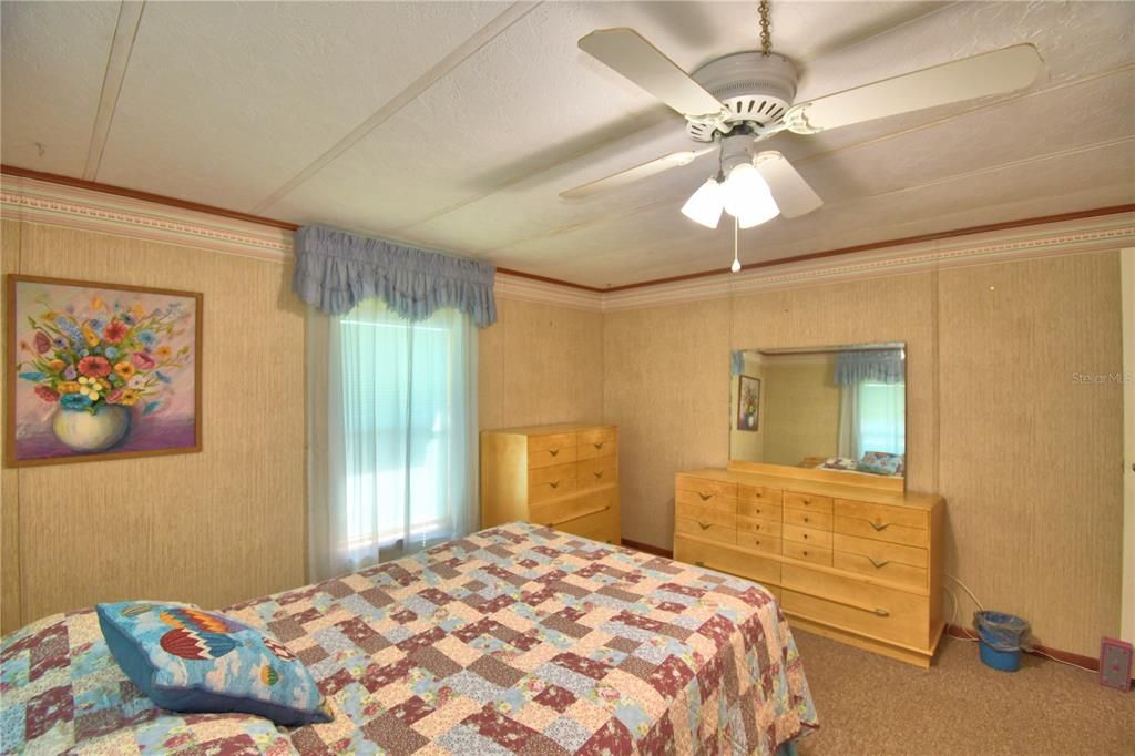 Под контрактом: $169,900 (3 спален, 2 ванн, 1456 Квадратных фут)