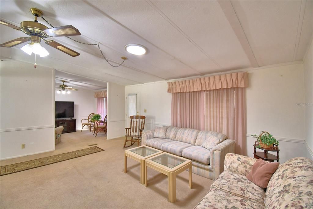 Под контрактом: $169,900 (3 спален, 2 ванн, 1456 Квадратных фут)