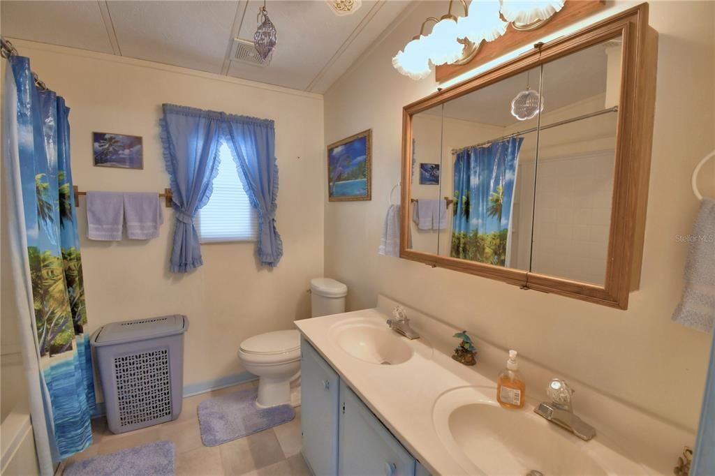 Под контрактом: $169,900 (3 спален, 2 ванн, 1456 Квадратных фут)