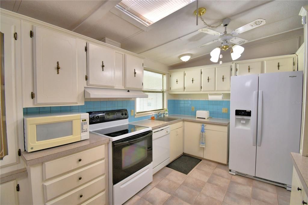 Под контрактом: $169,900 (3 спален, 2 ванн, 1456 Квадратных фут)