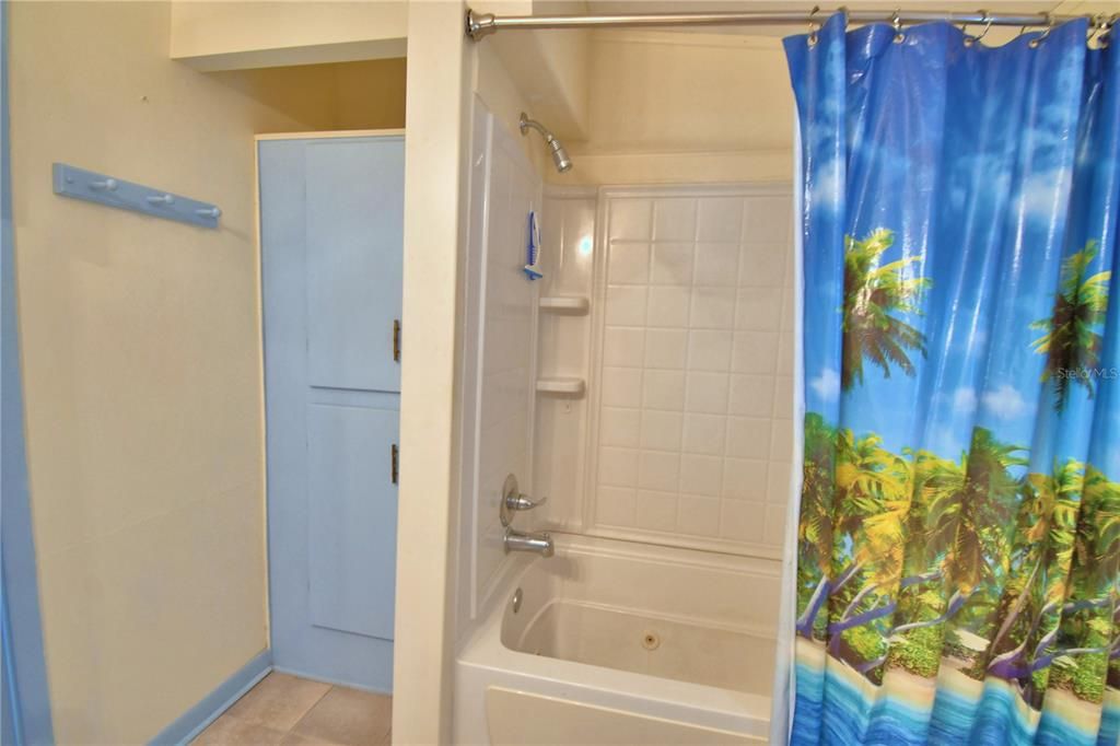 Под контрактом: $169,900 (3 спален, 2 ванн, 1456 Квадратных фут)