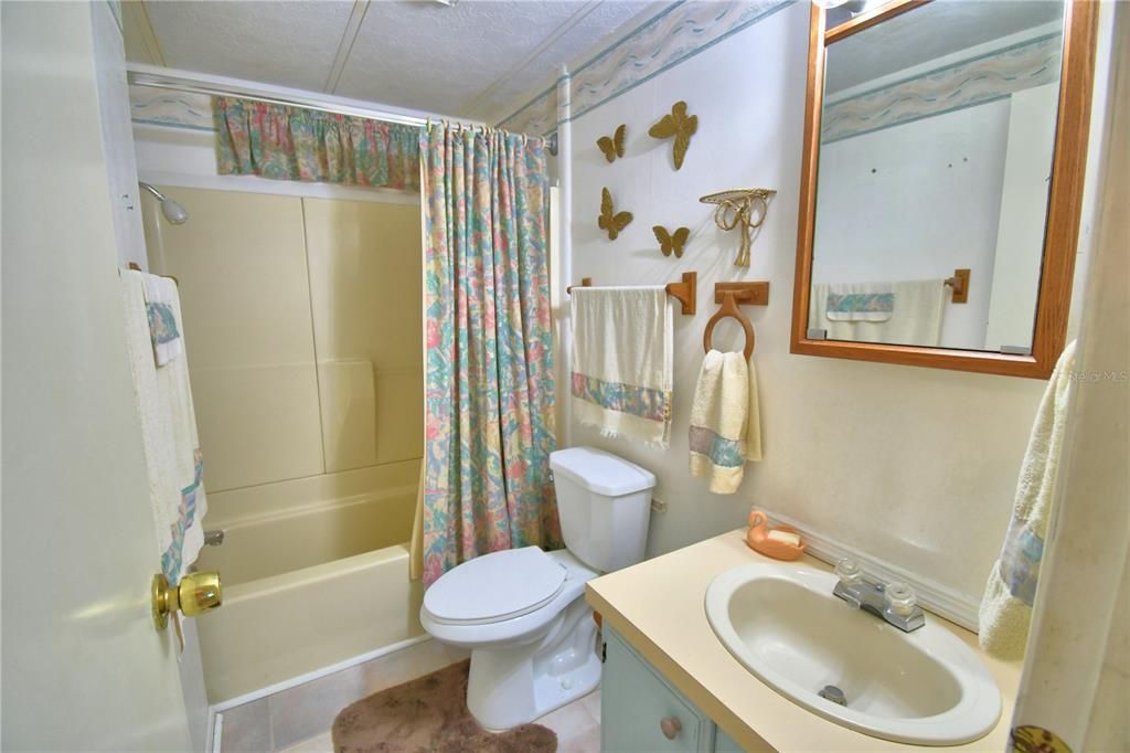 Под контрактом: $169,900 (3 спален, 2 ванн, 1456 Квадратных фут)