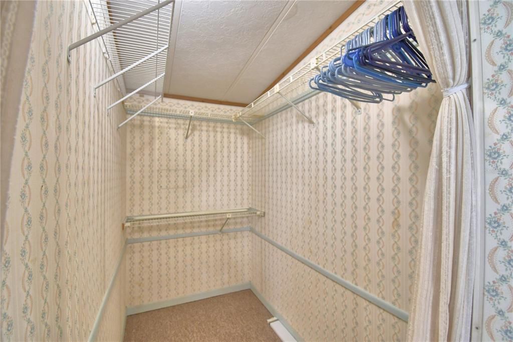 Под контрактом: $169,900 (3 спален, 2 ванн, 1456 Квадратных фут)