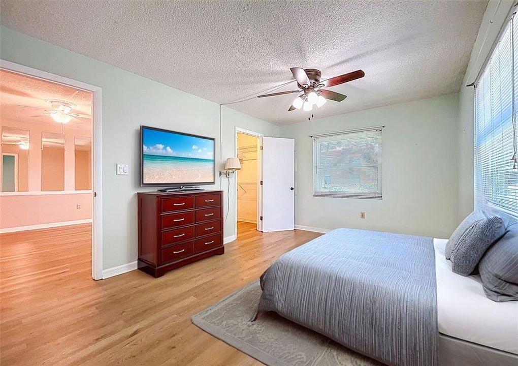 待售: $168,000 (2 贝兹, 2 浴室, 910 平方英尺)