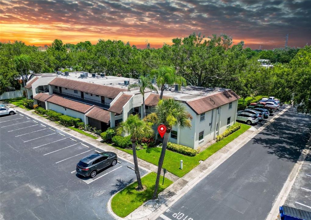 待售: $168,000 (2 贝兹, 2 浴室, 910 平方英尺)