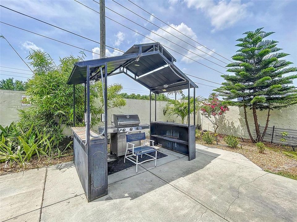 待售: $168,000 (2 贝兹, 2 浴室, 910 平方英尺)