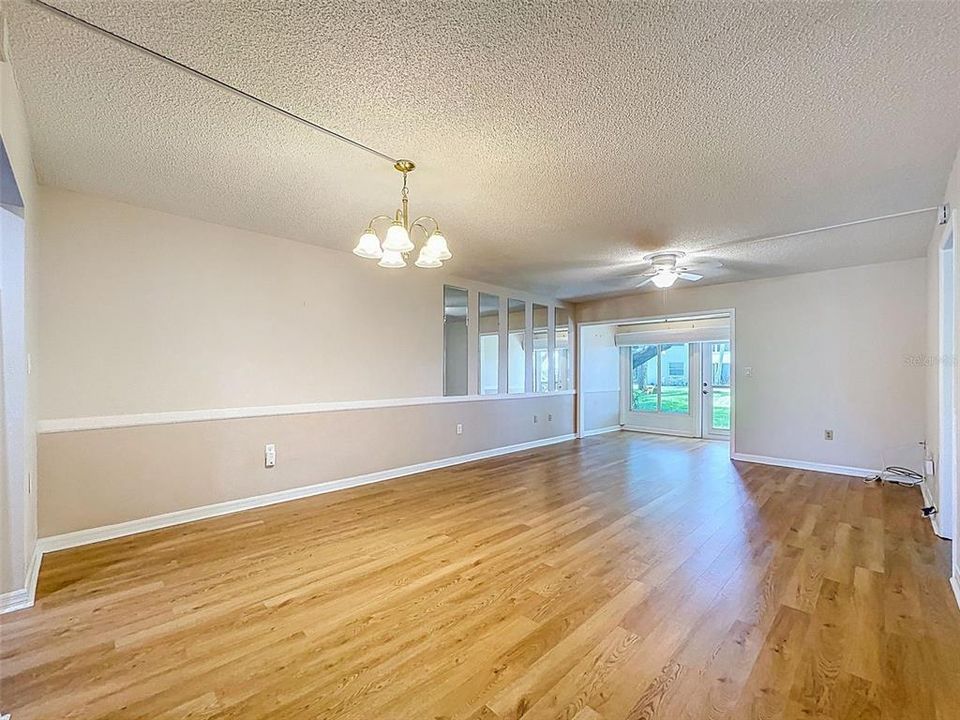 待售: $168,000 (2 贝兹, 2 浴室, 910 平方英尺)