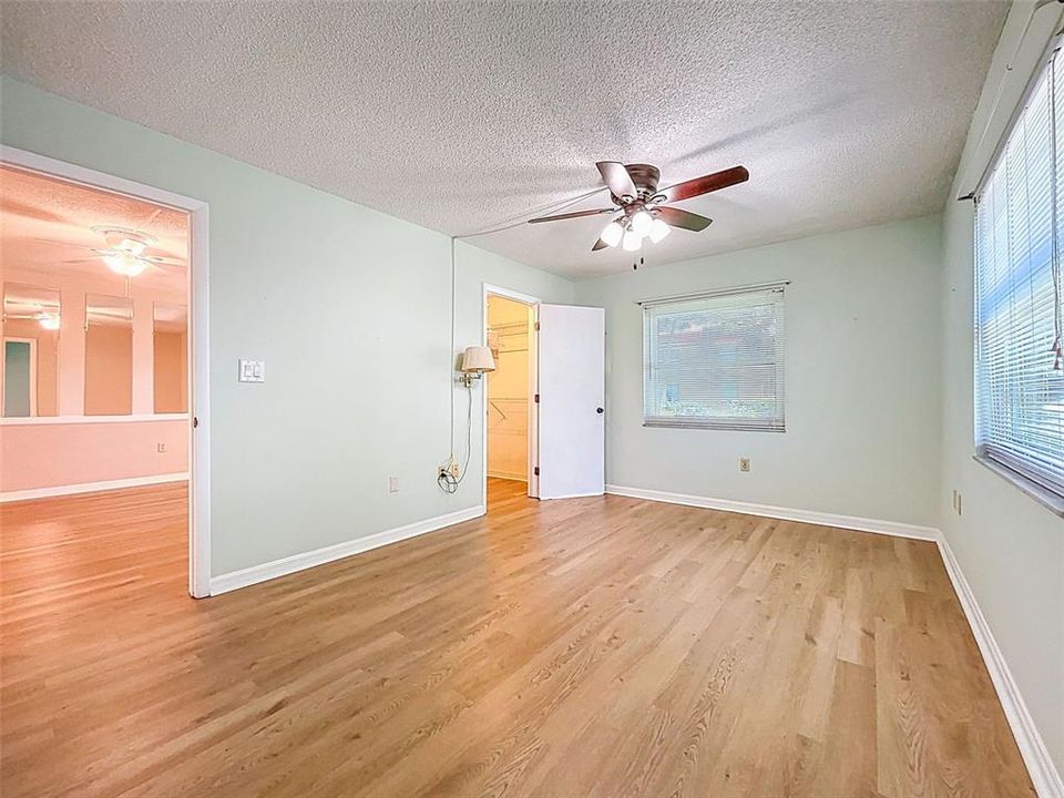 待售: $168,000 (2 贝兹, 2 浴室, 910 平方英尺)