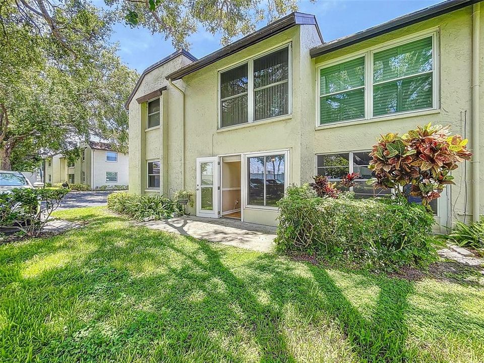 待售: $168,000 (2 贝兹, 2 浴室, 910 平方英尺)