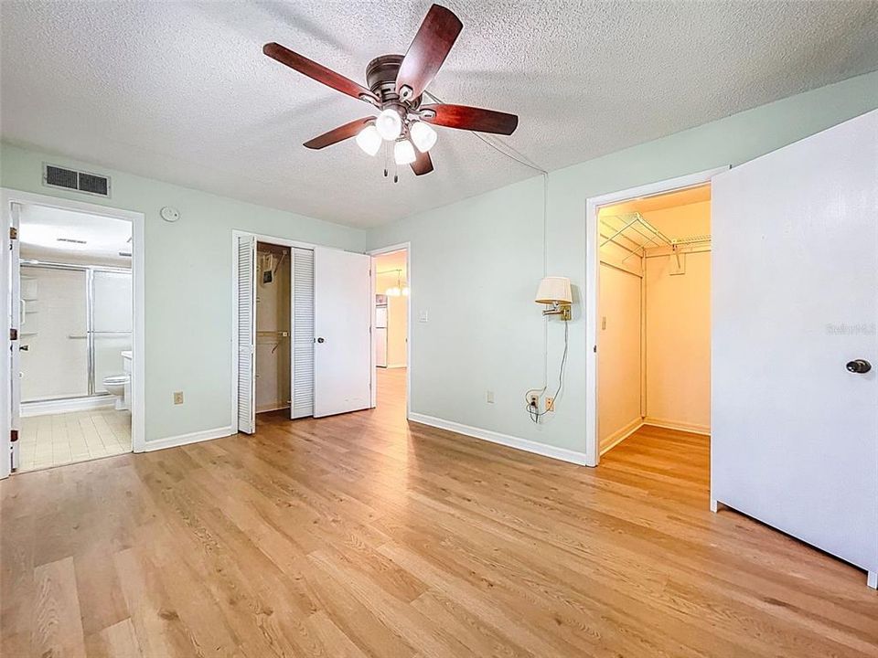 待售: $168,000 (2 贝兹, 2 浴室, 910 平方英尺)